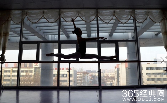 足尖上的高中生艺考女神