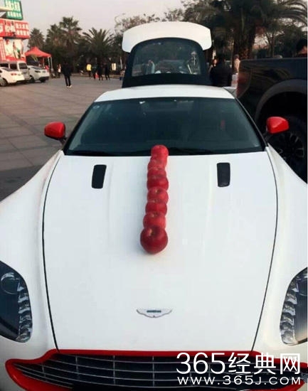 女孩组豪车队卖苹果 有钱！任性！