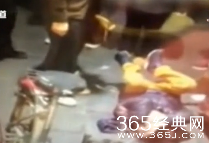 永康蛇蝎女子对孩子脚踢狠踹