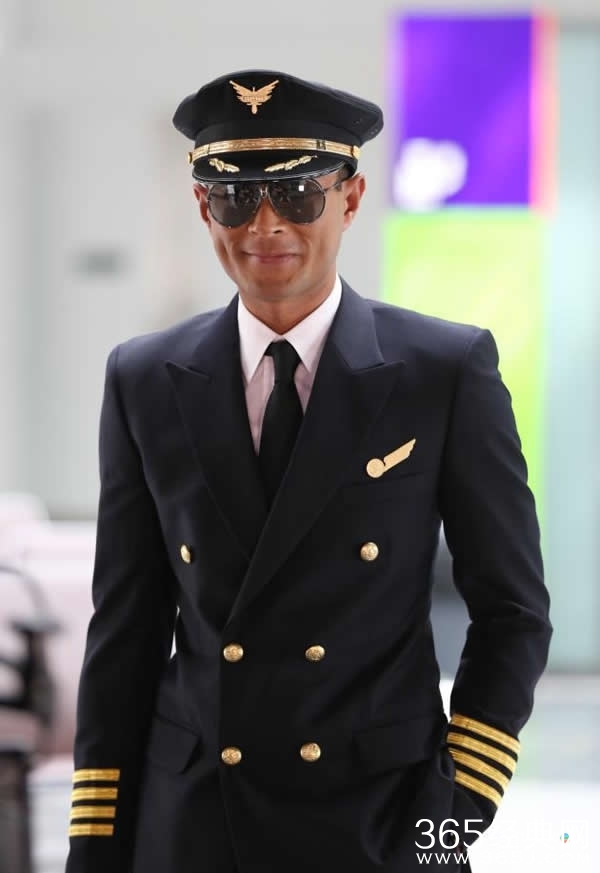 电影版《冲上云霄》张智霖吴镇宇古天乐三大男神海报帅气发布