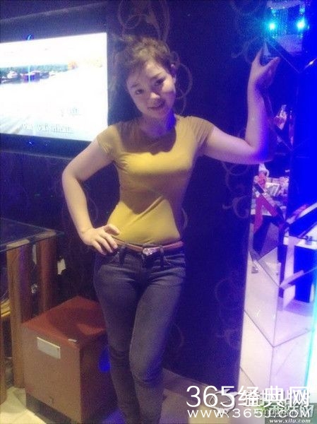 家里有一点钱就出来炫耀一番的东南亚妹子