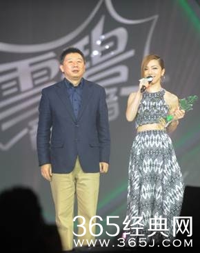 邓紫棋获最佳女歌手奖图片