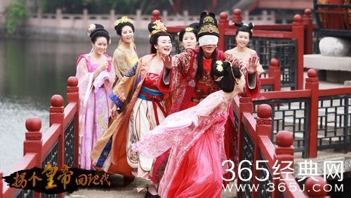 《拐个皇帝回现代》开播  于果一饰二角