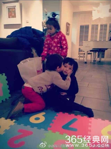 刘烨微博曝：我的小诺一，和赵薇的小四月 ，他们对上眼了