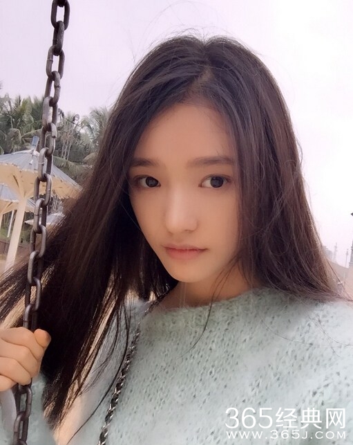 周星驰《美人鱼》“星女郎”林允是谁 清纯私照曝光