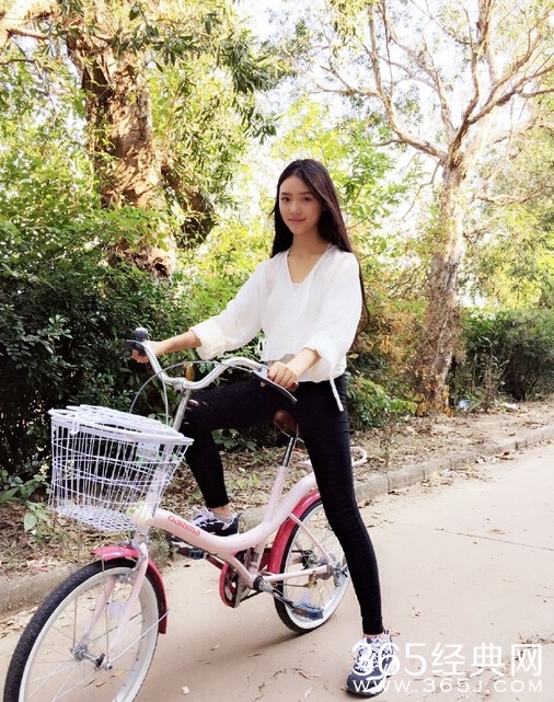 周星驰《美人鱼》“星女郎”林允是谁 清纯私照曝光