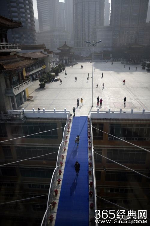 重庆现“最牛”天桥 距地面22层楼