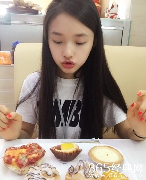 周星驰《美人鱼》“星女郎”林允是谁 清纯私照曝光