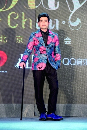 周杰伦笑笑曝将为人夫写新歌“听老婆的话”