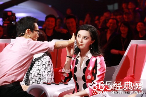 范冰冰为证自己未整容 当众接受摸脸“触诊”