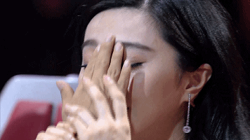 范冰冰为证自己未整容 当众接受摸脸“触诊”