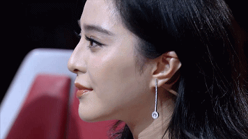 范冰冰为证自己未整容 当众接受摸脸“触诊”