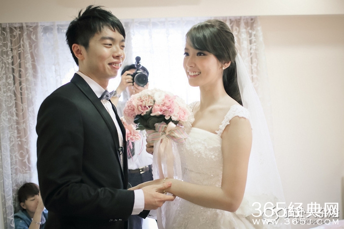 台湾“最美医生”结婚了看过新郎真容 网友都疯了