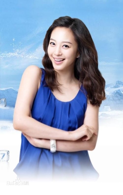  美女的诞生里莎拉是谁扮演的