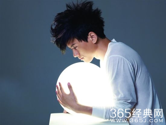 2015张杰新歌《闹啥子嘛闹》歌词介绍