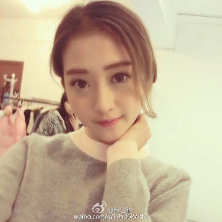 2015年跨年演唱会陈学冬牵手的那个女孩是谁