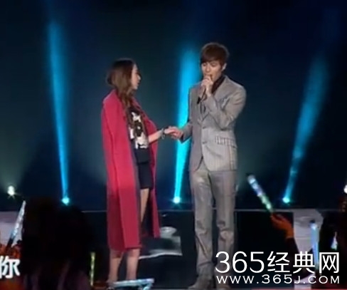 2015年跨年演唱会陈学冬牵手的那个女孩是谁