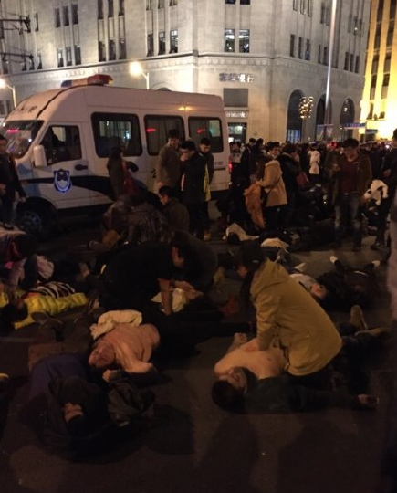 上海外滩发生踩踏事件