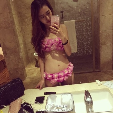 2015年跨年演唱会陈学冬牵手的那个女孩是谁