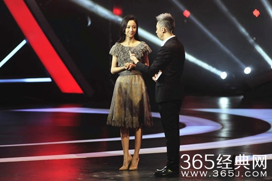 佟丽娅录制《最强大脑》 陈思诚惊现观众席 妇唱夫随