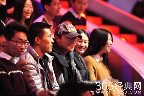 佟丽娅录制《最强大脑》 陈思诚惊现观众席 妇唱夫随