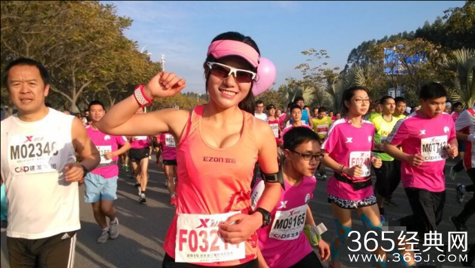 最美马拉松女孩走网络红