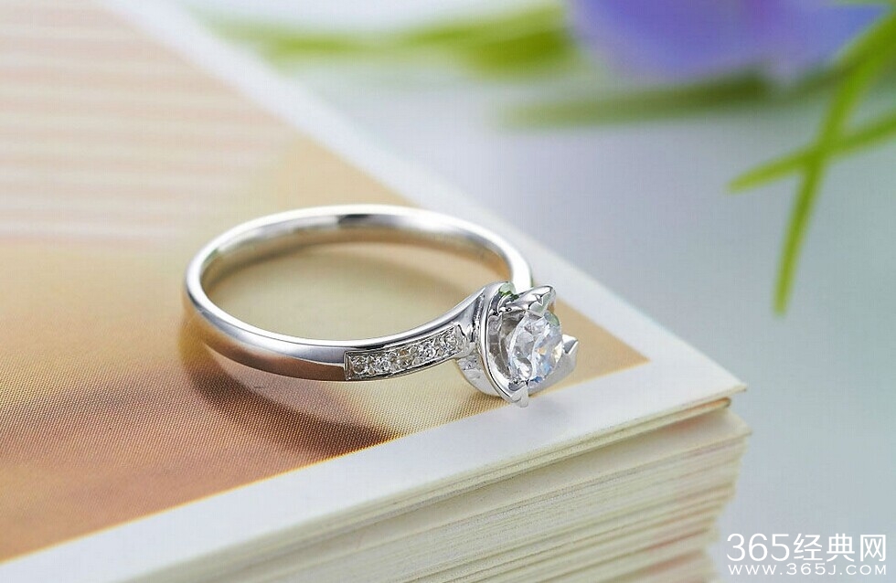 2015年情人节送点啥：钻戒首选