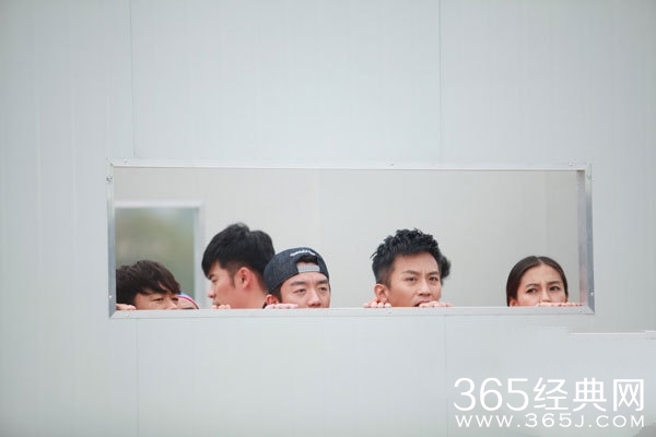 新年《跑男》上演007