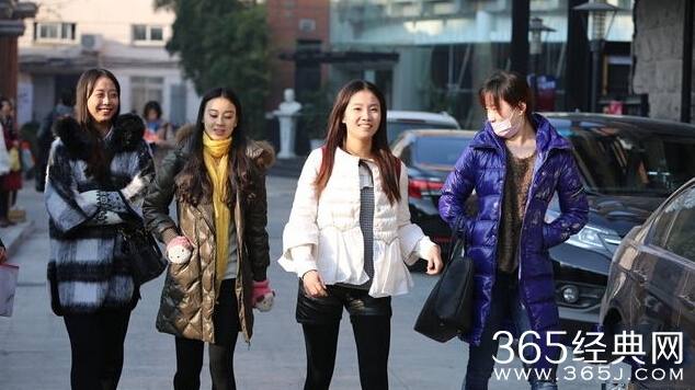 上海艺考现众多俊男靓女 翻版王宝强抢镜