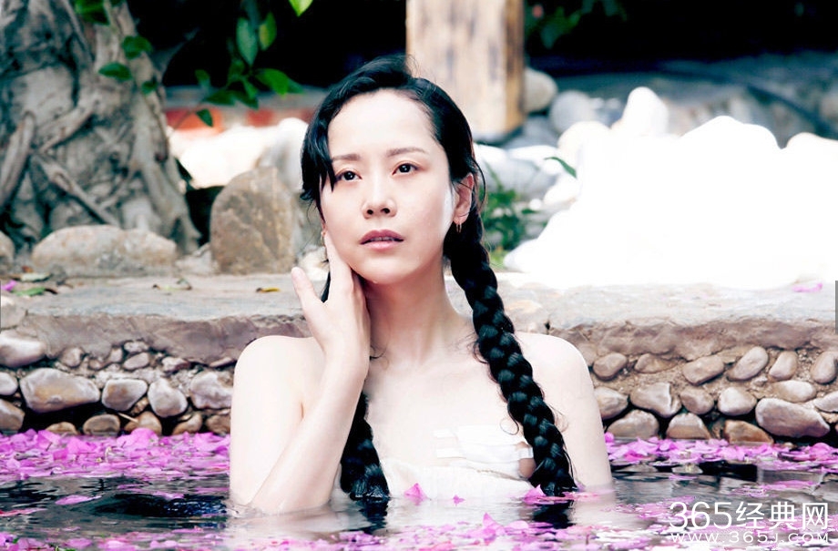 《二炮手》海清裸肩浴照曝光 镜头疑因尺度大被剪