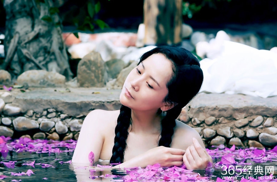 《二炮手》海清裸肩浴照曝光 镜头疑因尺度大被剪