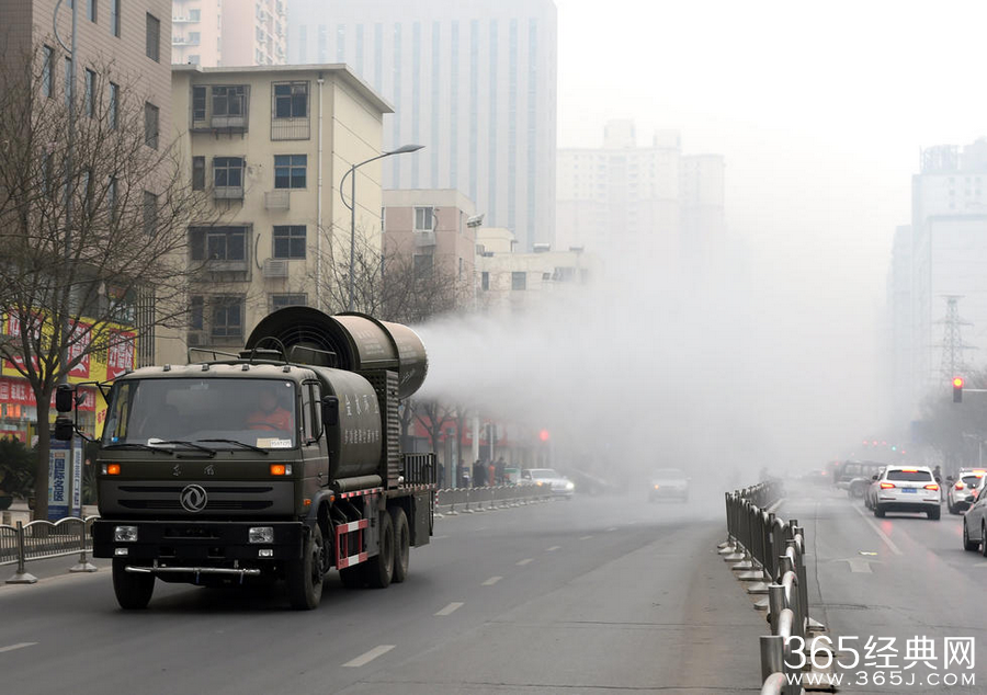 郑州推出防雾神器“雾炮车”