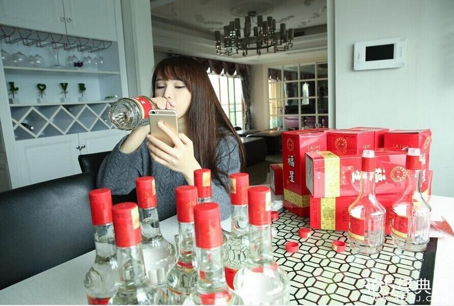 北舞校花喝白酒走红