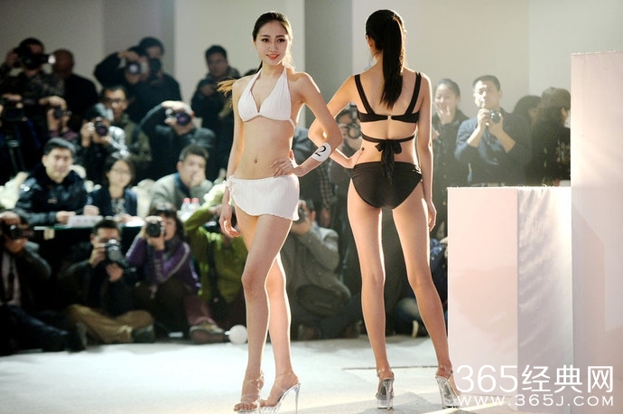 济南超模大赛90后女孩比基尼泳装展
