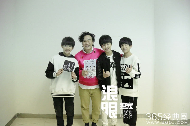 TFBOYS与周杰伦合影