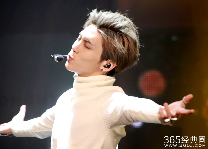 金钟铉最新单曲Crazy(Guilty Pleasure)MV欣赏