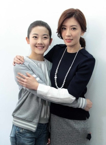 贾静雯拍掌掴戏 打哭小演员