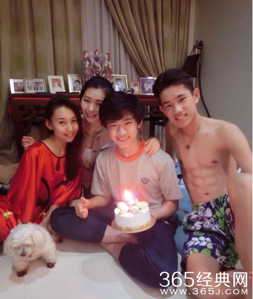 马来西亚选美姐姐个人私照曝光