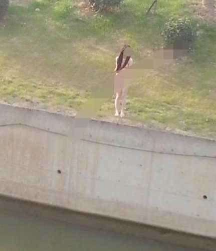 南京女子裸体跳河_女子救出众人围观无人拉救人哥上岸_365经典网