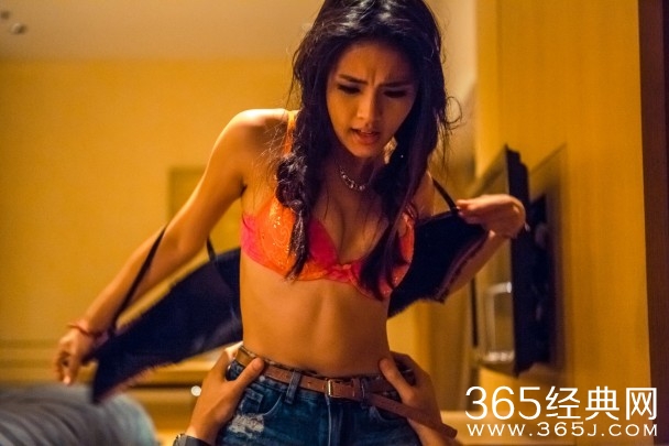 许雅婷周柏豪拍激情床戏 两人亲到嘴唇流血