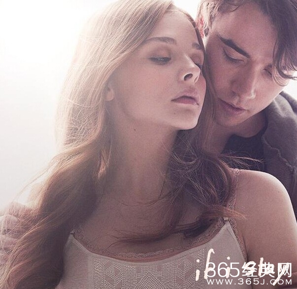 小贝儿媳公开恋情 再获人民选择奖品