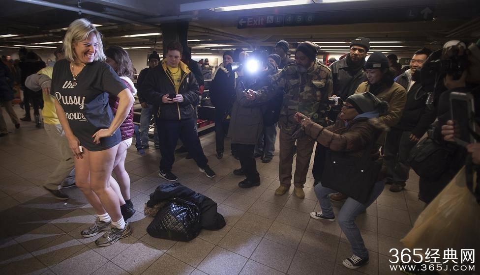 地铁无裤日再度来袭