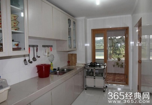 朝鲜高富帅的豪宅 看后喜欢OBA的妹子都沉默了