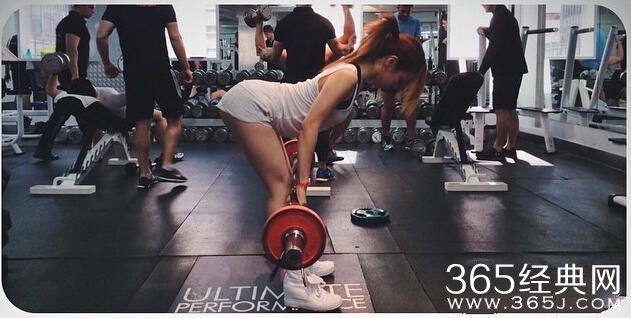 邓紫紫微博爆丰乳翘臀照_邓紫棋健身房性感翘臀照下载_365经典网