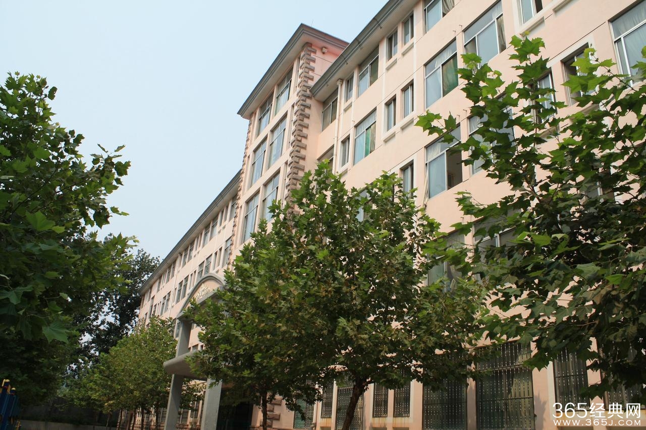 山东历城一中老师又罢课_拖欠薪资进了谁的口袋_学生成为受害者