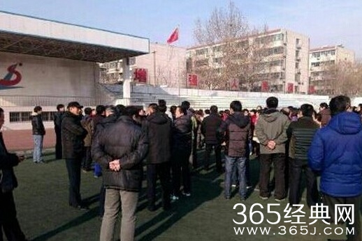 山东历城一中老师又罢课_拖欠薪资进了谁的口袋_学生成为受害者
