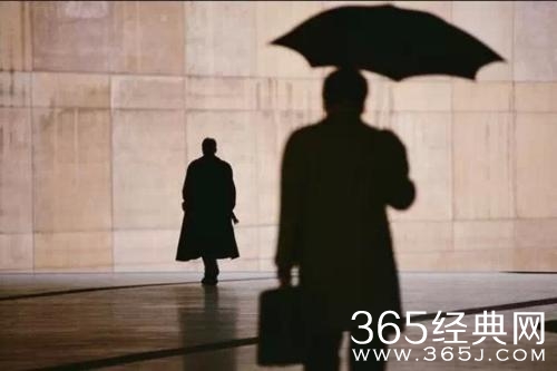 你肯为别人打伞,别人才愿意为你打伞