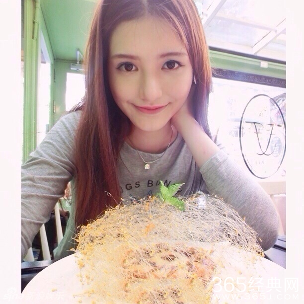 新一代武大女神出炉 混血美女私照曝光