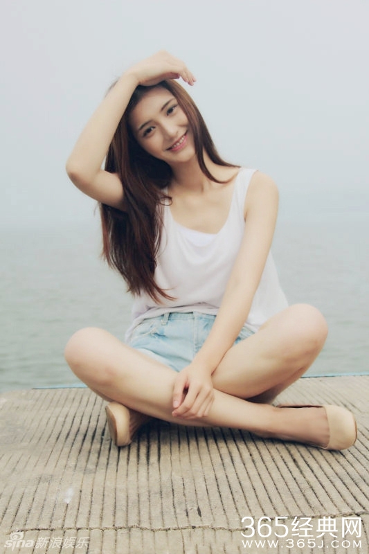 新一代武大女神出炉 混血美女私照曝光