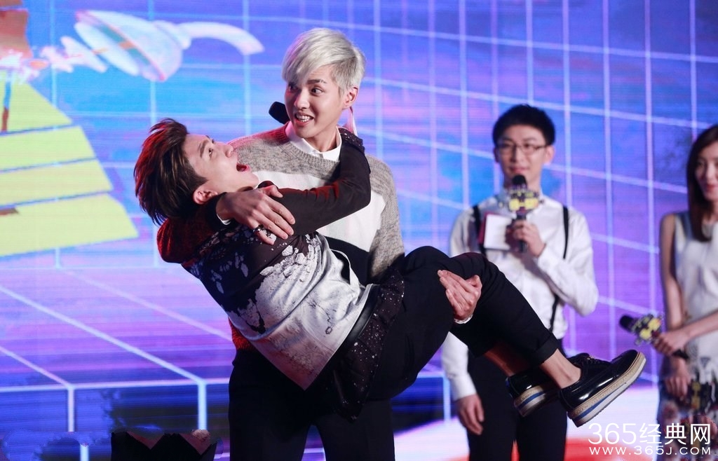 吴亦凡曝光恋爱史